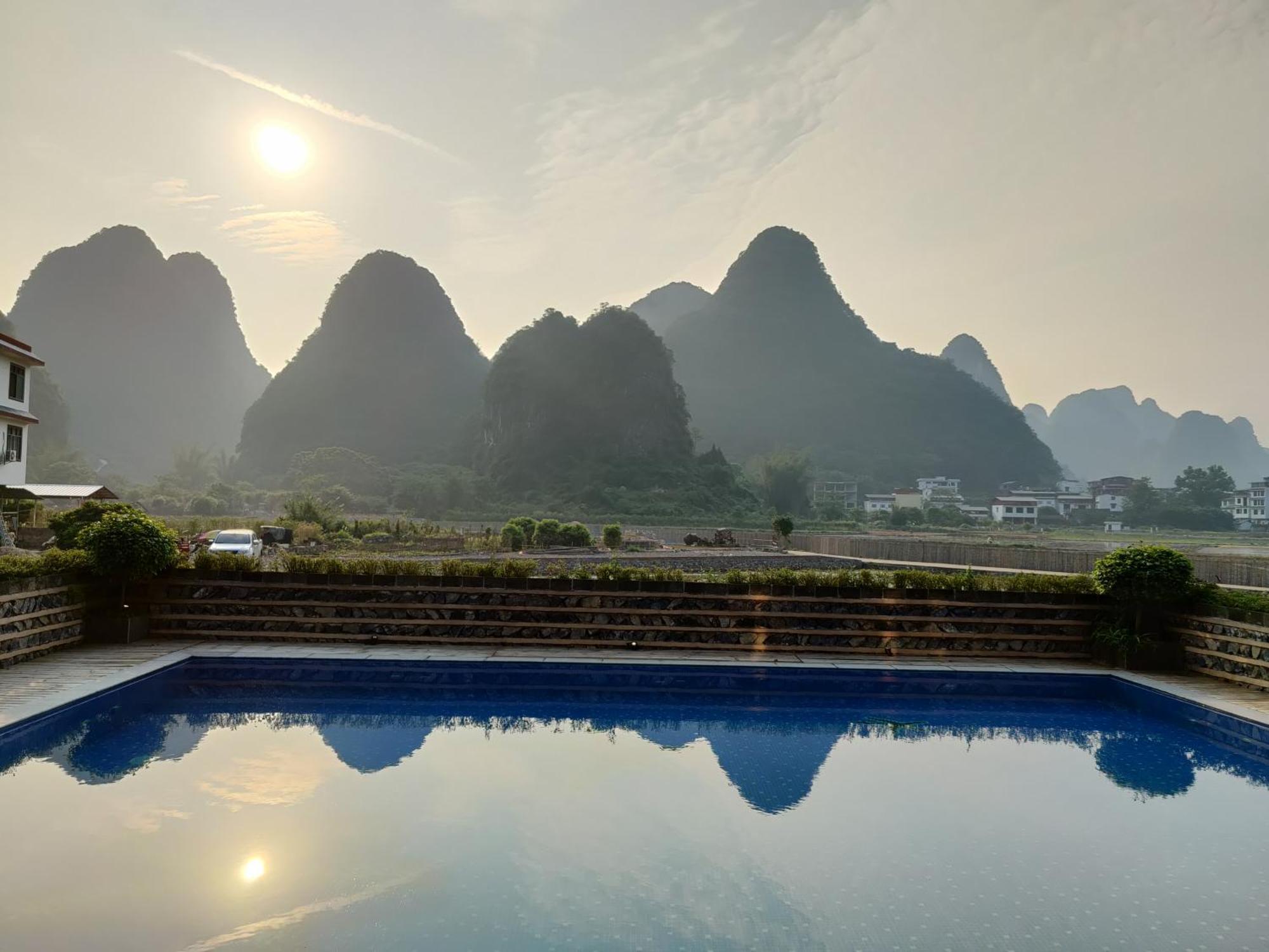 Yangshuo Tea Cozy--One Way Free Pick Up From Airport Or Ts 4 Nights Konuk evi Dış mekan fotoğraf